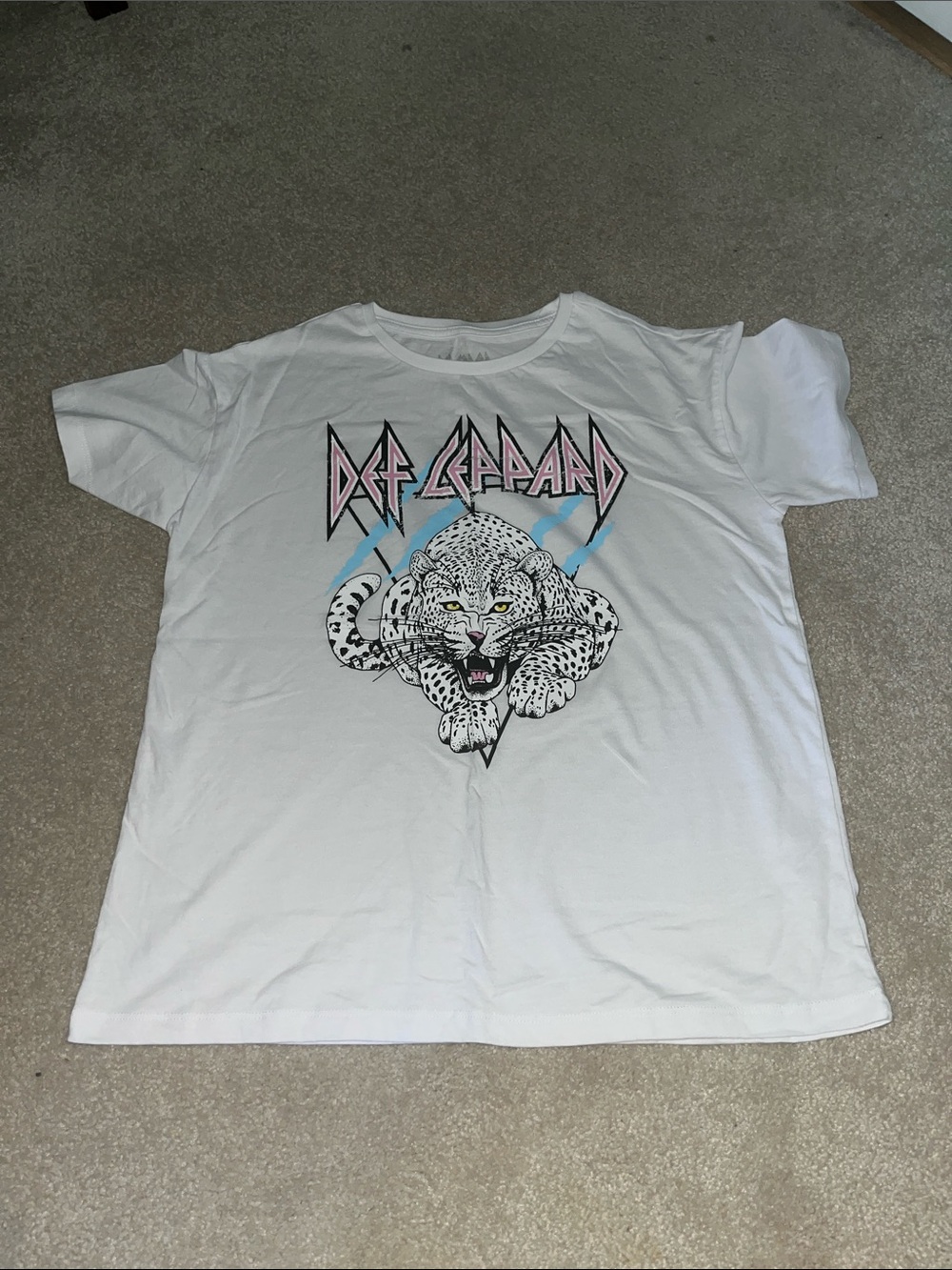 Def Leppard White Graphic Short Sleeve Tee